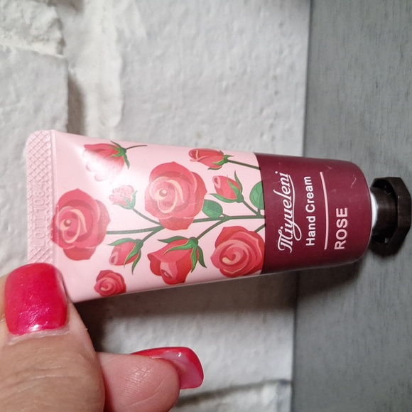 Vera Bradley Floral Pink and Yellow Wristlet & Beauty Bundle. - Picture 10 of 12